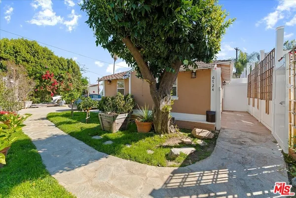 $1,975 | 6724 Mammoth Avenue, Van Nuys, CA 91405