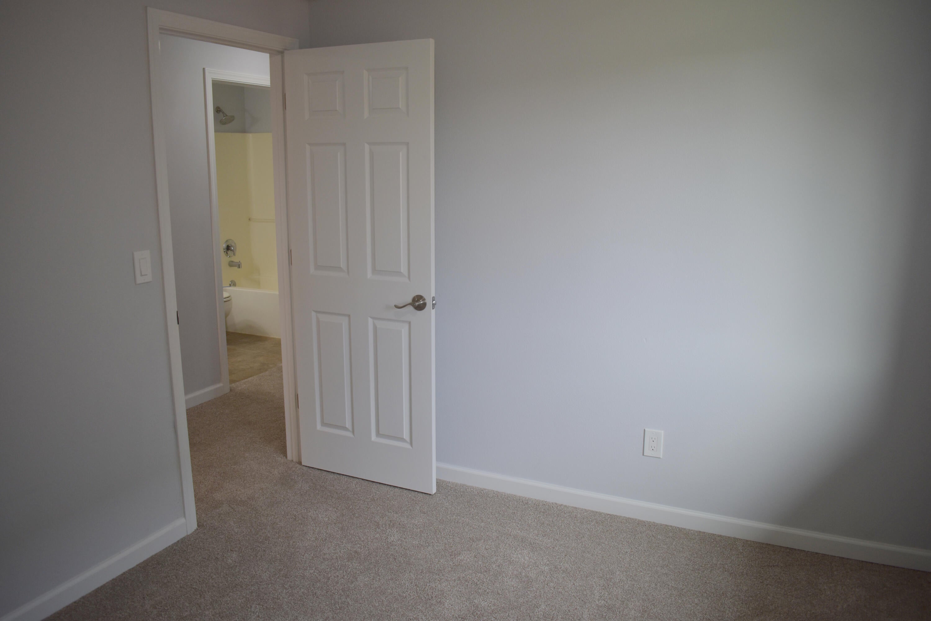 16472 Riley Drive La Pine, OR 97739 - Photo 13 of 23 front bedroom