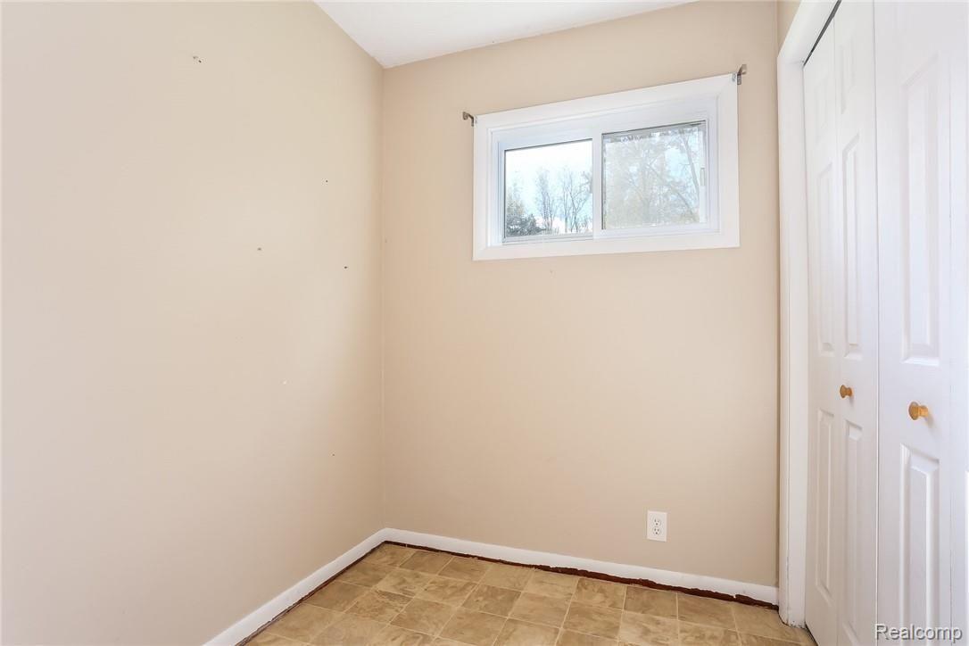 6281 West Vienna Road Clio, MI 48420 - Photo 24 of 37 025-photo-bedroom-6464856.jpg