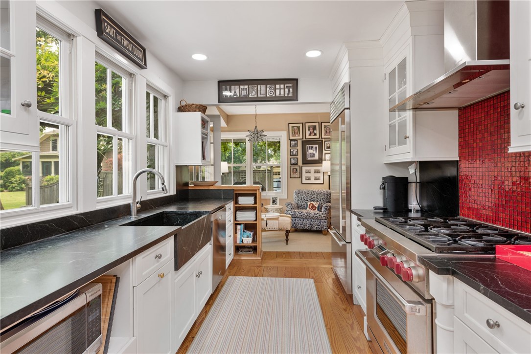28 Alfred Drowne Road Barrington, RI 02806 - Photo 18 of 49