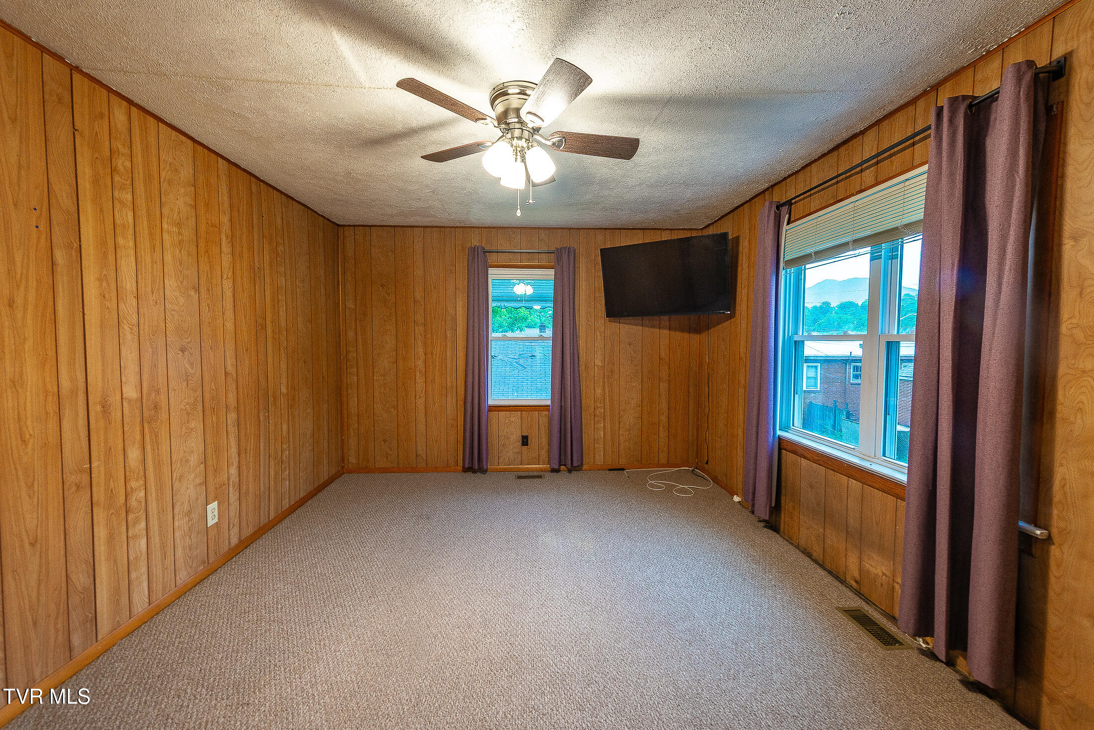 128 Beacon Street Gate City, VA 24251 - Photo 14 of 20 living room