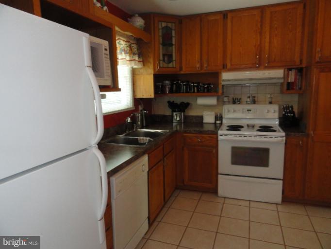 707 West Church Road Sterling, VA 20164 - Photo 3 of 17 Kitchen
