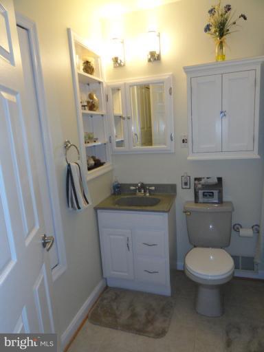 707 West Church Road Sterling, VA 20164 - Photo 4 of 17 Bath