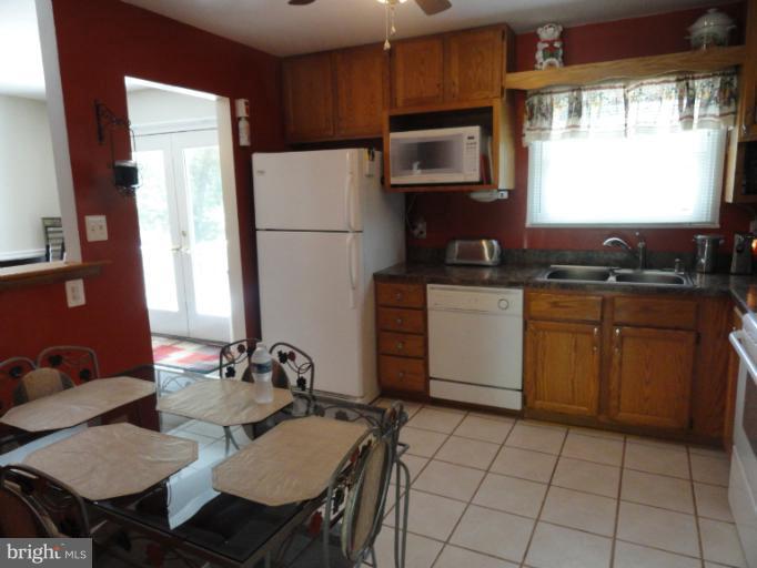 707 West Church Road Sterling, VA 20164 - Photo 7 of 17 Kitchen