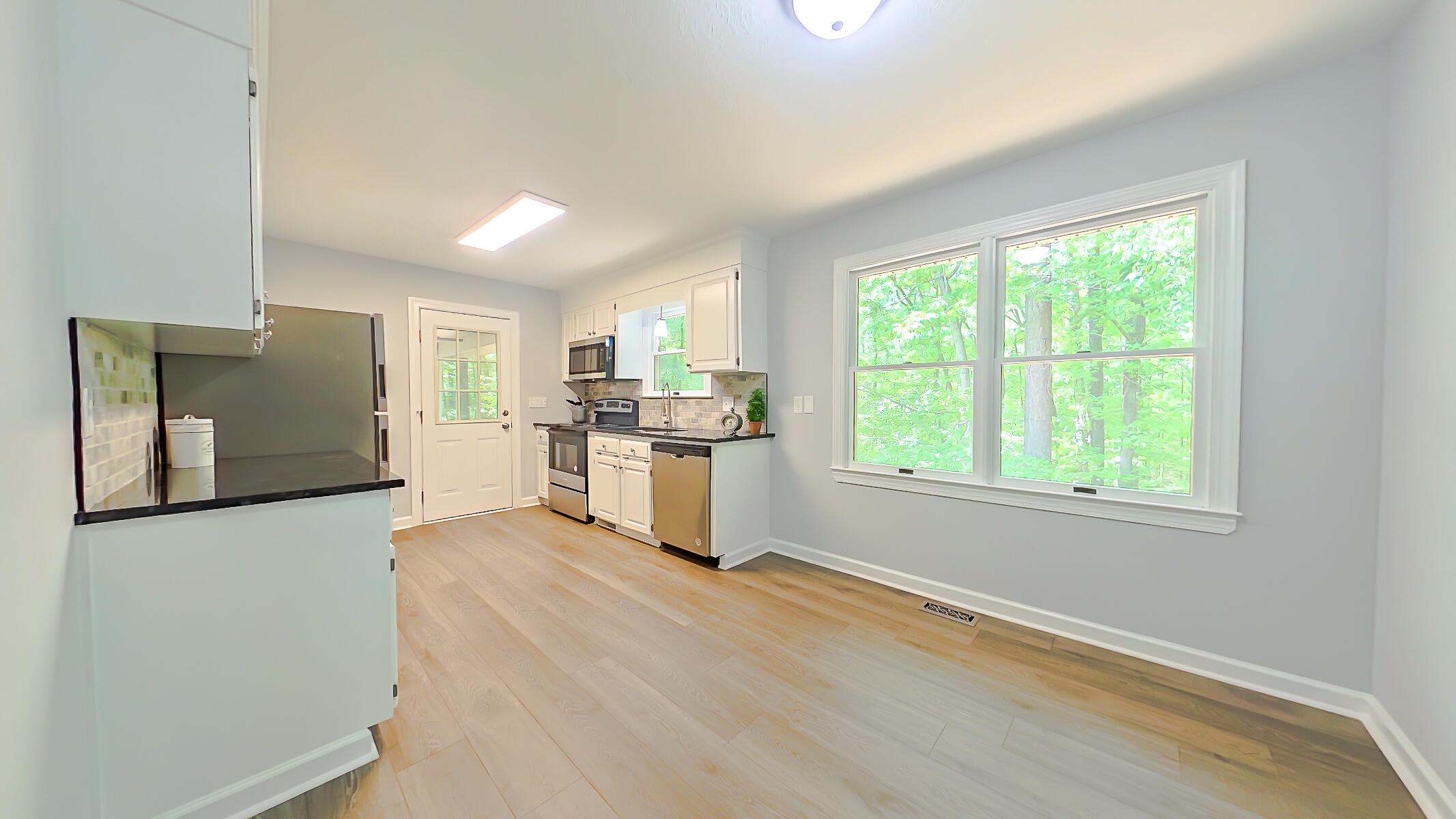 406 Crystal Loop McCormick, SC 29835 - Photo 7 of 14 Dining Room (1)