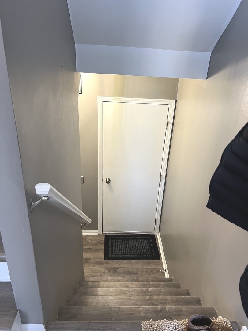 2233 Dawson Lane Algonquin, IL 60102 - Photo 25 of 52 a view of stairs