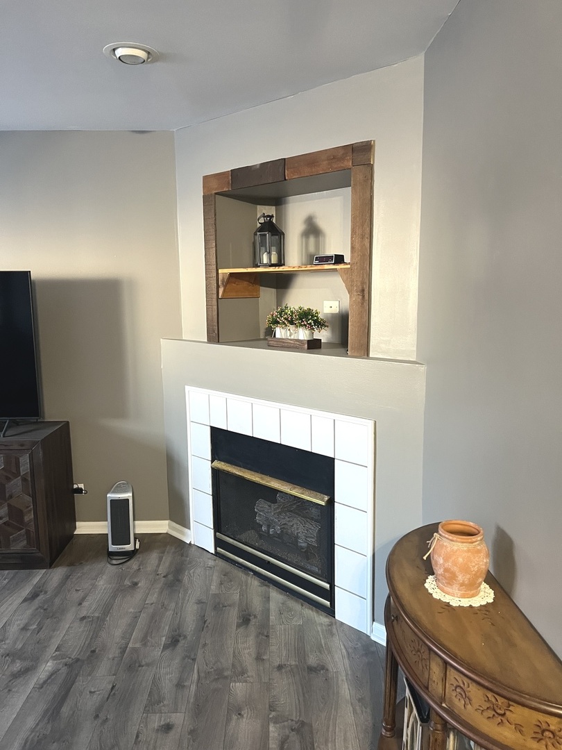 2233 Dawson Lane Algonquin, IL 60102 - Photo 29 of 52 a living room with furniture and a fireplace