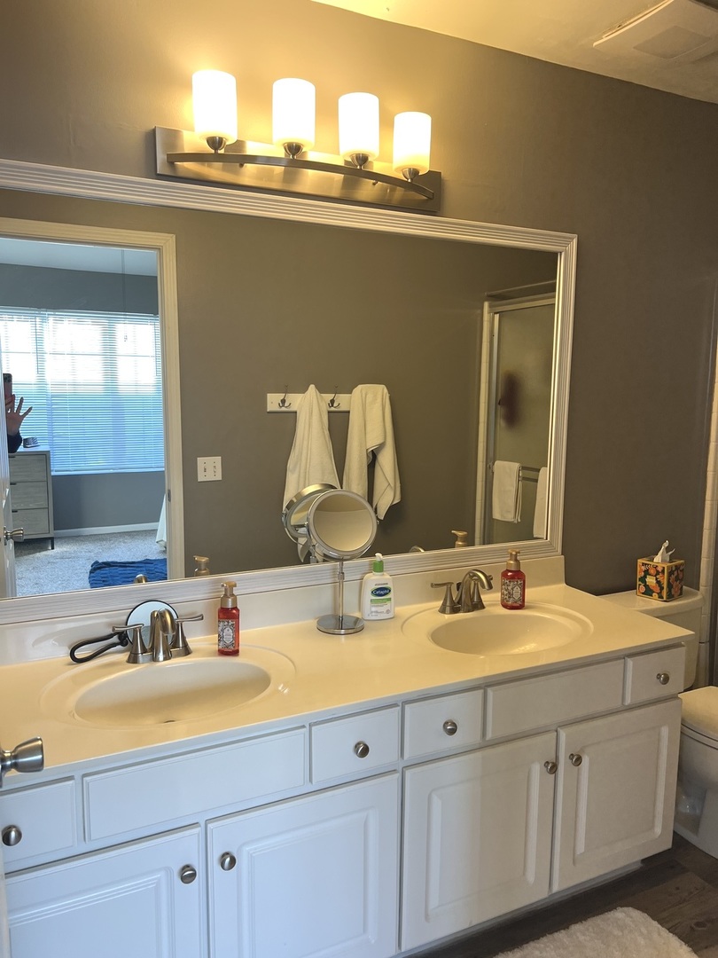 2233 Dawson Lane Algonquin, IL 60102 - Photo 36 of 52 a bathroom with a sink and a mirror