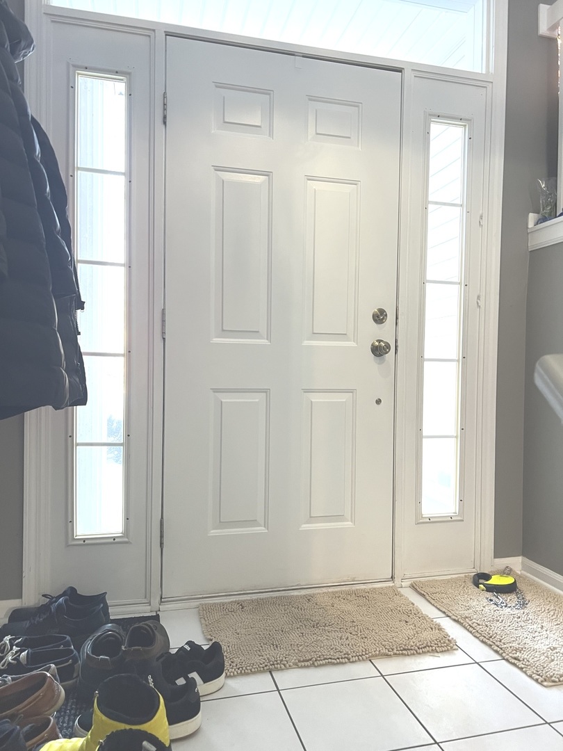 2233 Dawson Lane Algonquin, IL 60102 - Photo 7 of 52 a view of an entryway door