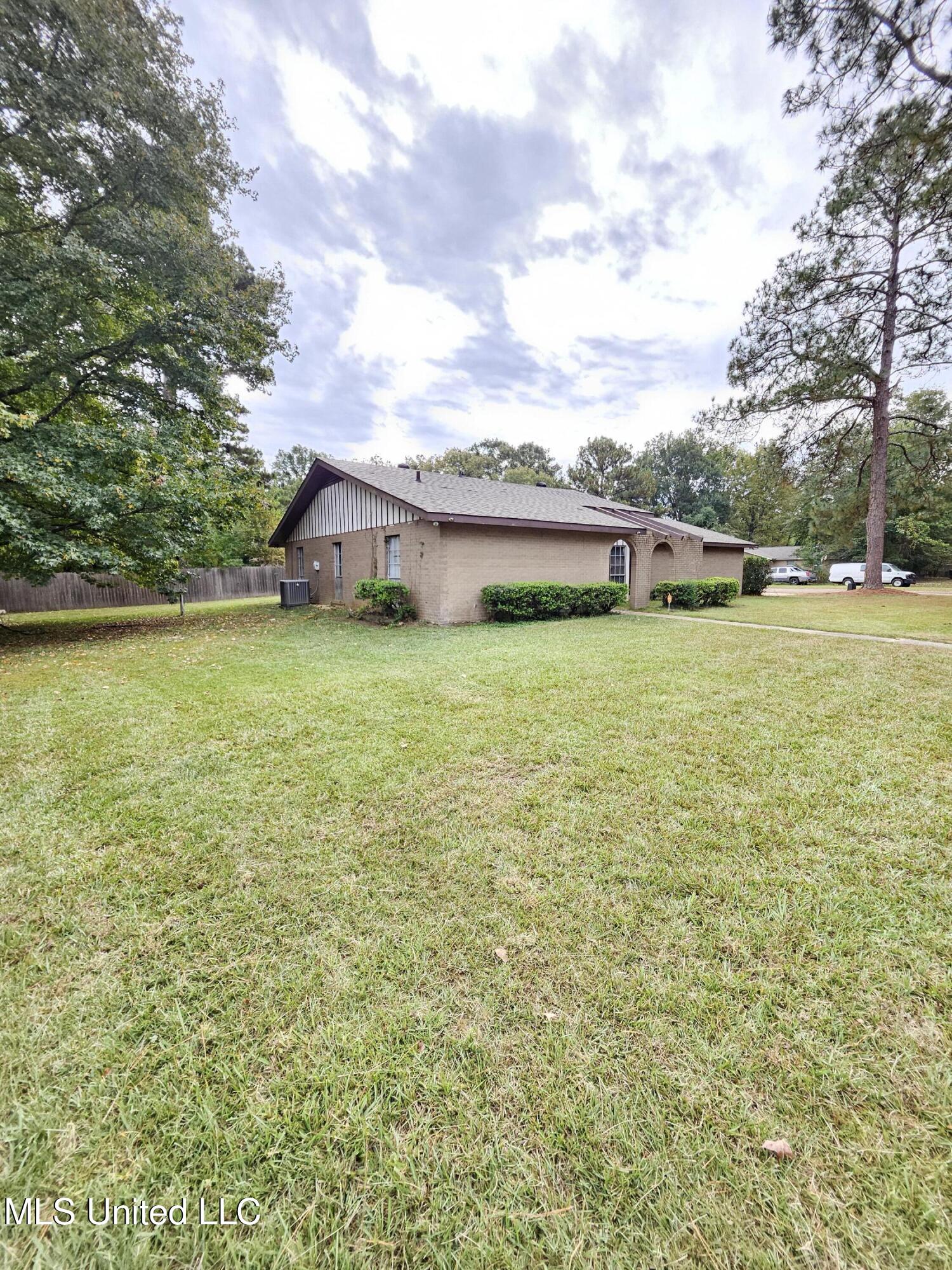 5856 Cypress Trail Jackson, MS 39211 - Photo 2 of 46 13493