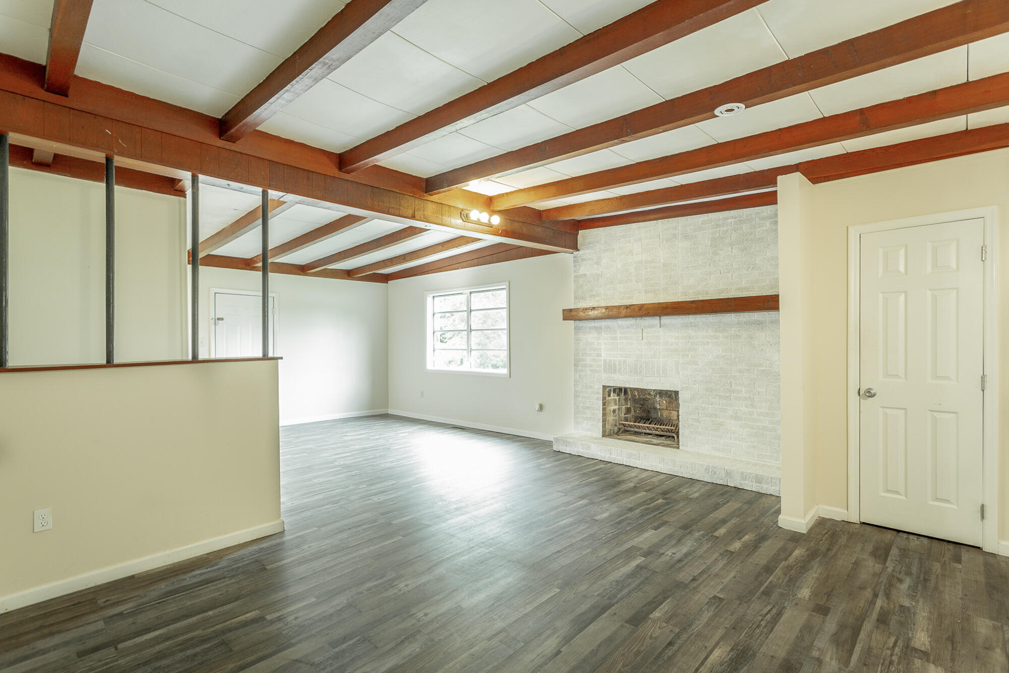 319 Lee-Gordon Mill Road Chickamauga, GA 30707 - Photo 3 of 26 Living area
