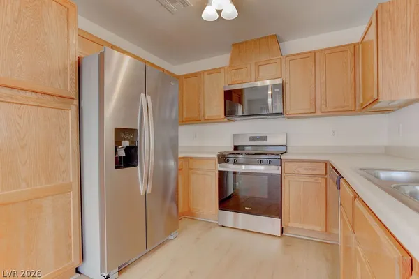 $2,000 | 6540 East Slate Springs Court, Las Vegas, NV 89122