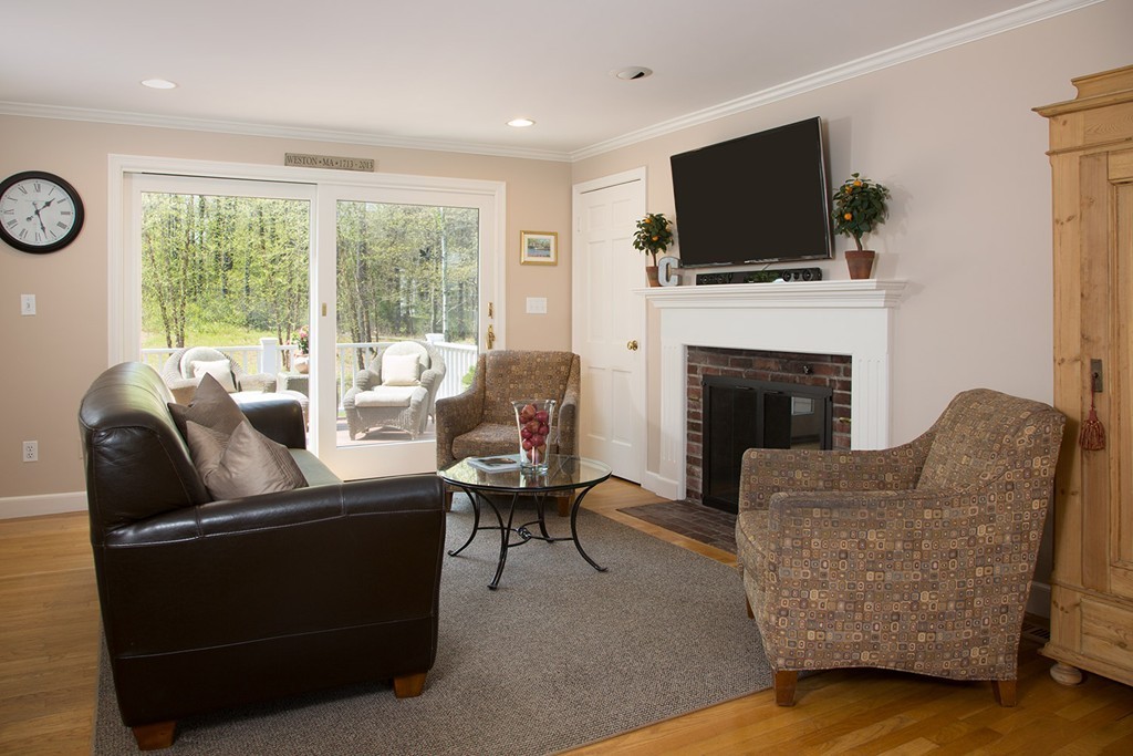 131 Montvale Road Weston, MA 02493 - Photo 3 of 10 Gallery Image 3