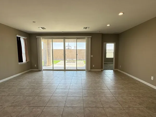 $1,950 | 8491 West Springfield Way, Florence, AZ 85132