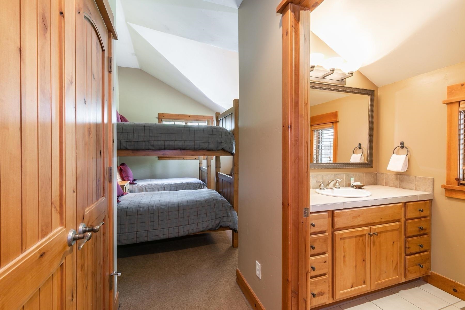 12193 Lookout Loop, Unit F322 Truckee, CA 96161 - Photo 13 of 18