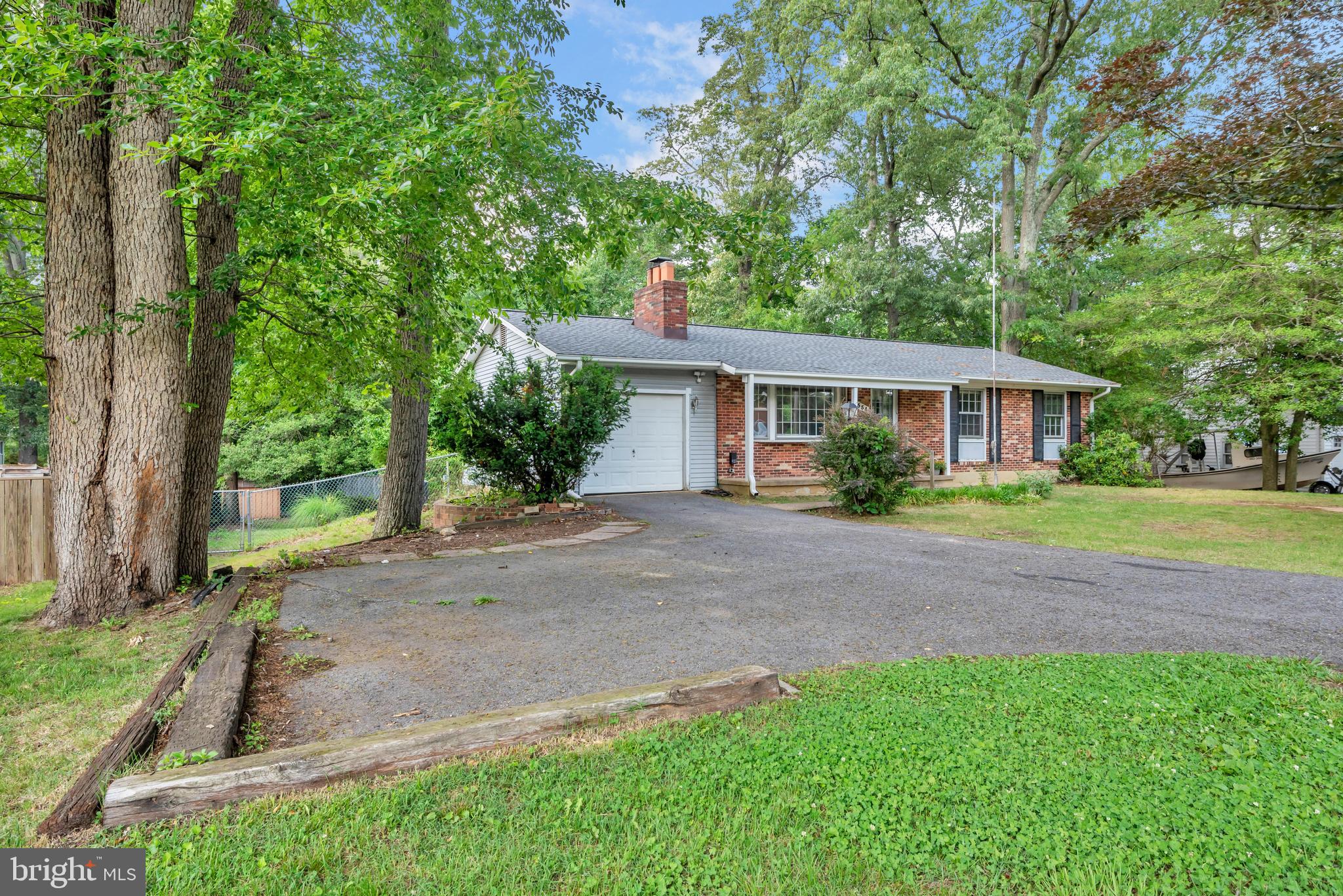 1554 Long Point Road Pasadena, MD 21122 - Photo 4 of 37