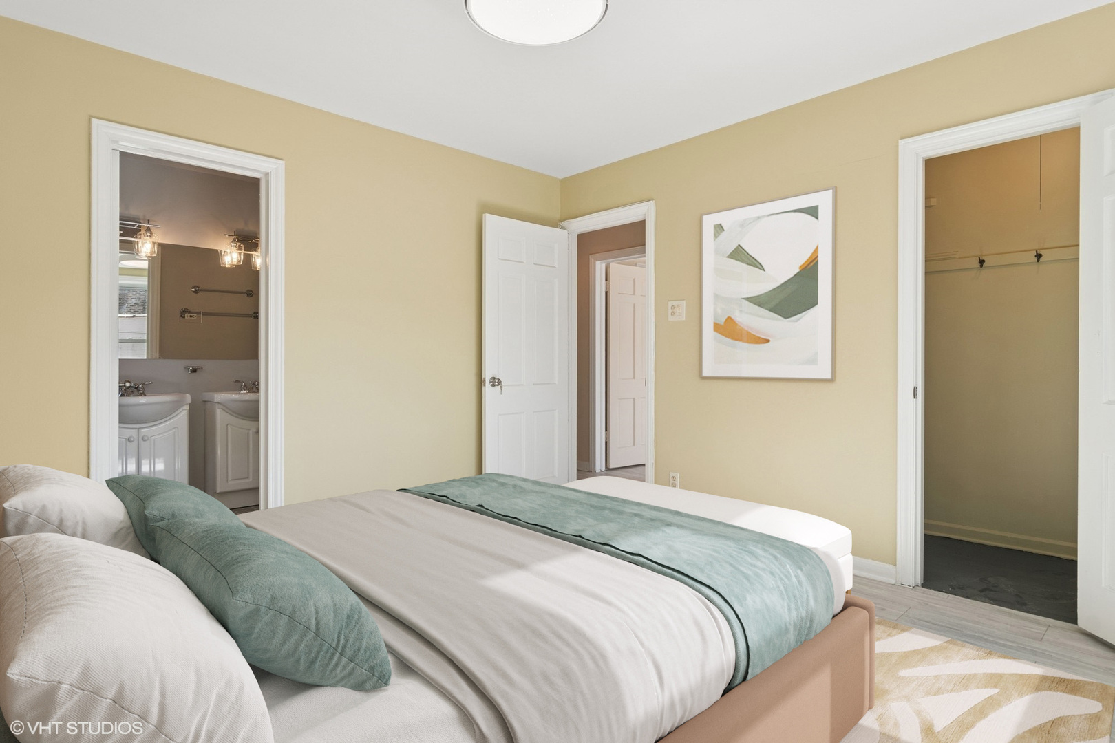 1143 East 50th Street, Unit 2 Chicago, IL 60615 - Photo 18 of 29 a bedroom with a bed and painting on the wall