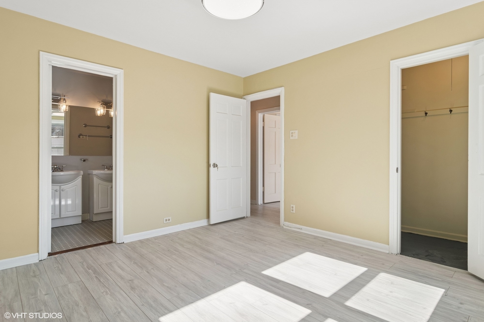 1143 East 50th Street, Unit 2 Chicago, IL 60615 - Photo 19 of 29 a view of a hallway with bathroom and wooden floor