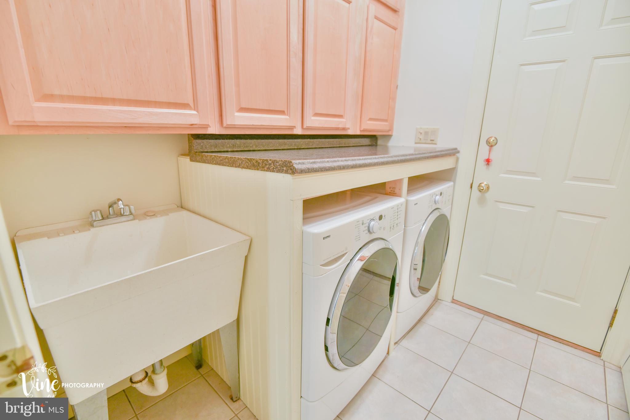282 Province Line Road Wrightstown, NJ 08562 - Photo 32 of 50 Landary Room with sink