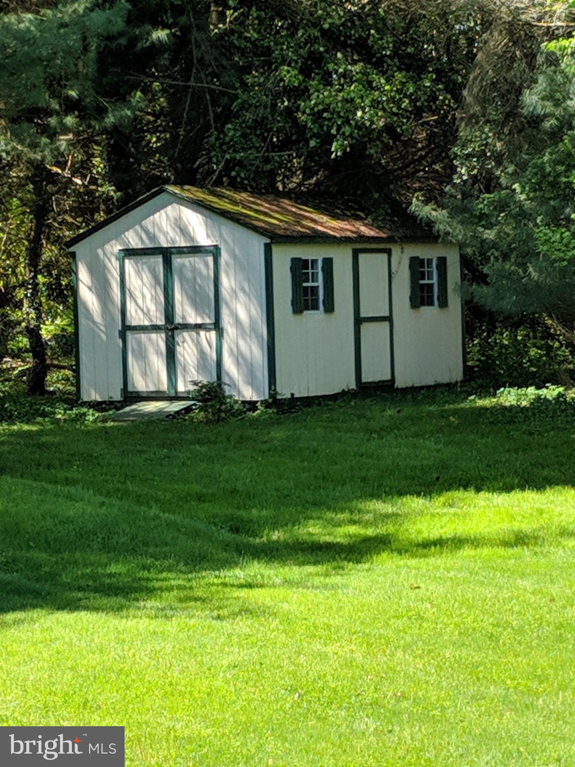282 Province Line Road Wrightstown, NJ 08562 - Photo 48 of 50 Shed in Back Yard
