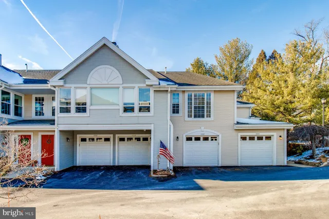 $275,000 | 1006 Country Pl Drive, Lancaster, PA 17601