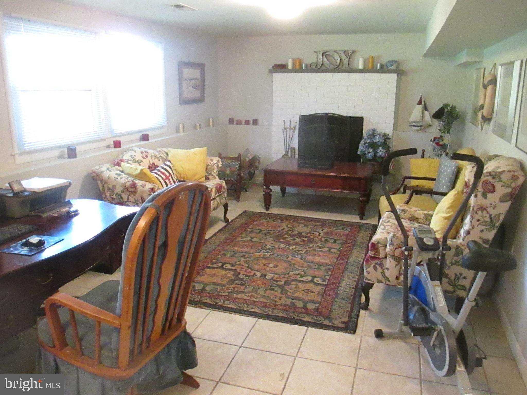 216 Locknell Road Lutherville-Timonium, MD 21093 - Photo 17 of 26 Club room