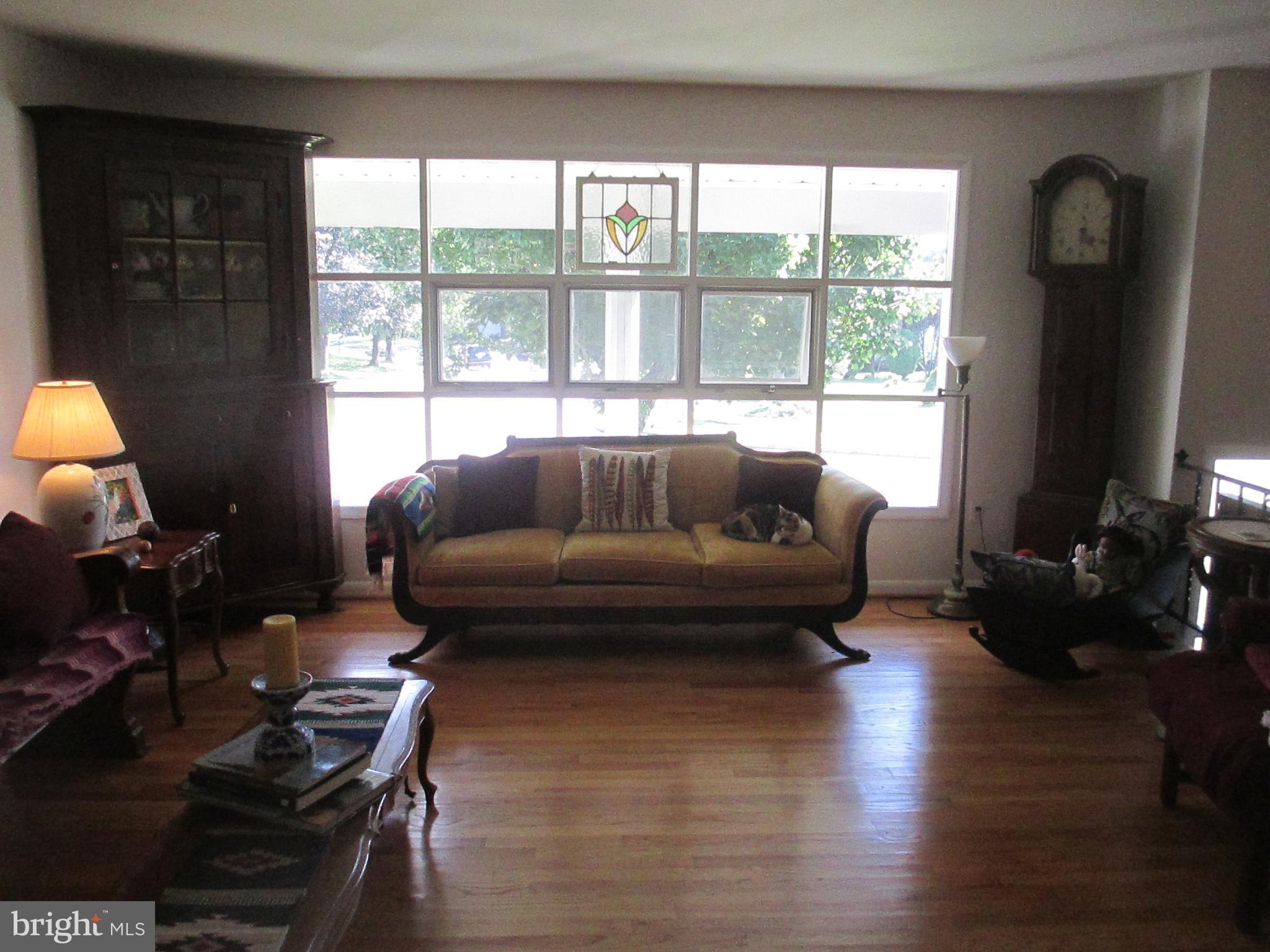 216 Locknell Road Lutherville-Timonium, MD 21093 - Photo 3 of 26 Living Room