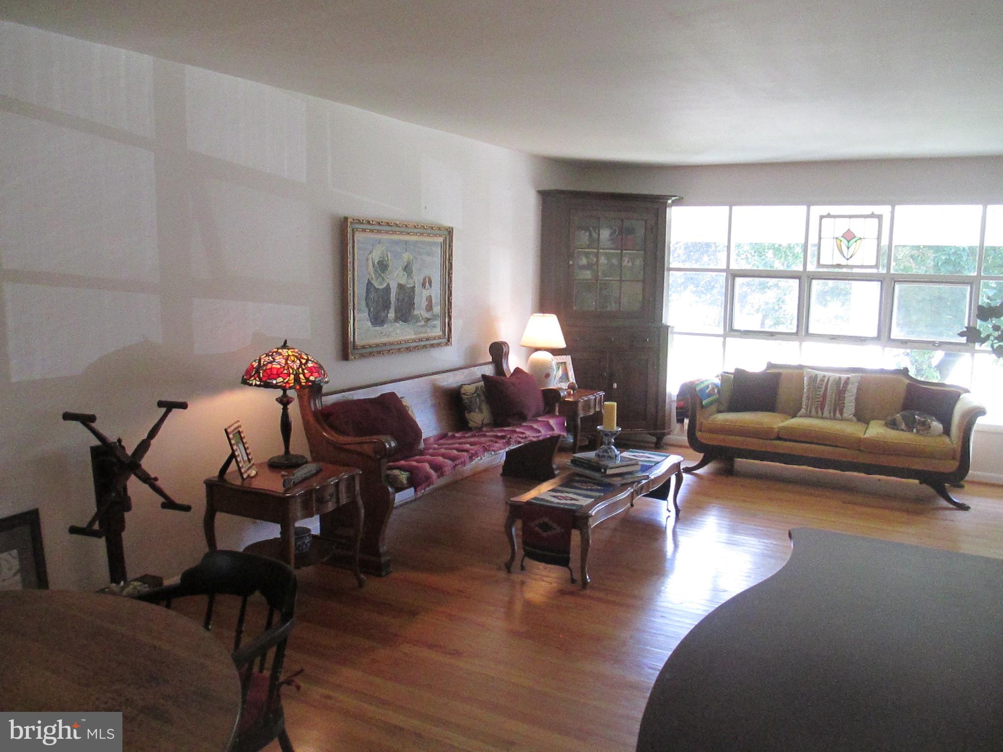 216 Locknell Road Lutherville-Timonium, MD 21093 - Photo 7 of 26 Living Room