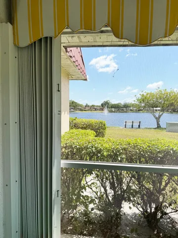 $165,000 | 734 Nantucket Circle, Lake Worth, FL 33467