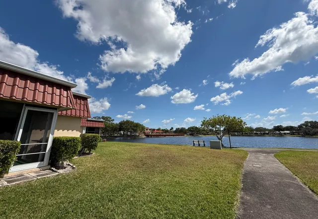 $165,000 | 734 Nantucket Circle, Lake Worth, FL 33467
