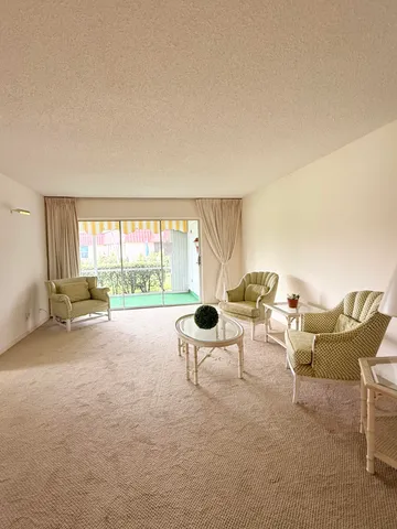 $165,000 | 734 Nantucket Circle, Lake Worth, FL 33467