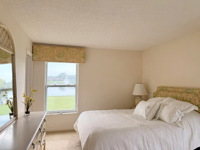 $165,000 | 734 Nantucket Circle, Lake Worth, FL 33467