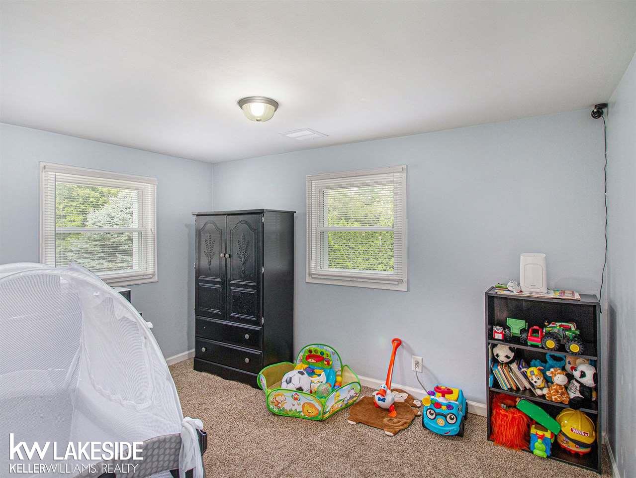 792 Hemingway Road Lake Orion, MI 48362 - Photo 16 of 28 Third Bedroom