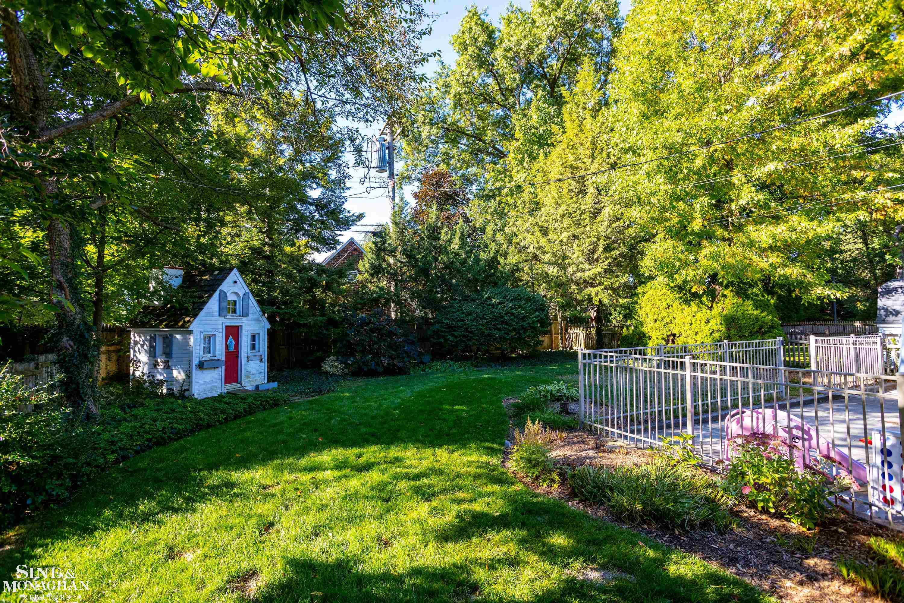 225 Merriweather Road Grosse Pointe, MI 48236 - Photo 44 of 55 50095320-43.JPG
