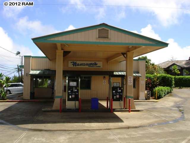 1833 Kaupakalua Road Haiku, HI 96708 - Photo 1 of 1 a front view of a house