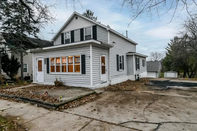 $319,900 | 230 North Watertown Street, Johnson Creek, WI 53038