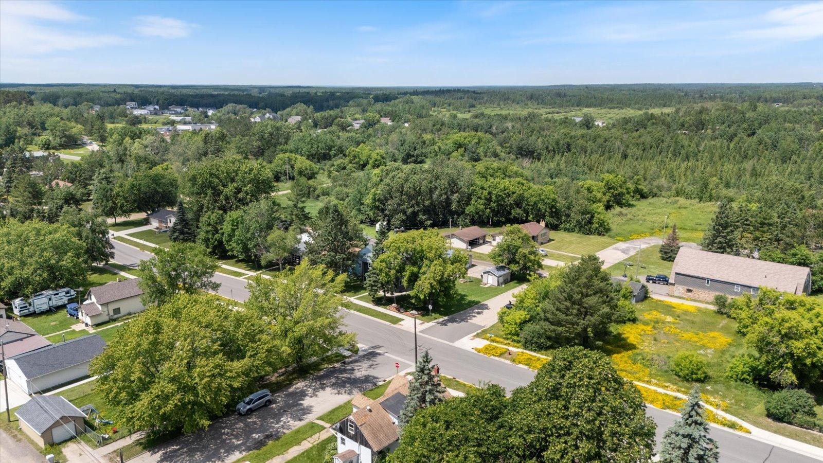 602 8th Street Northwest Chisholm, MN 55719 - Photo 4 of 56