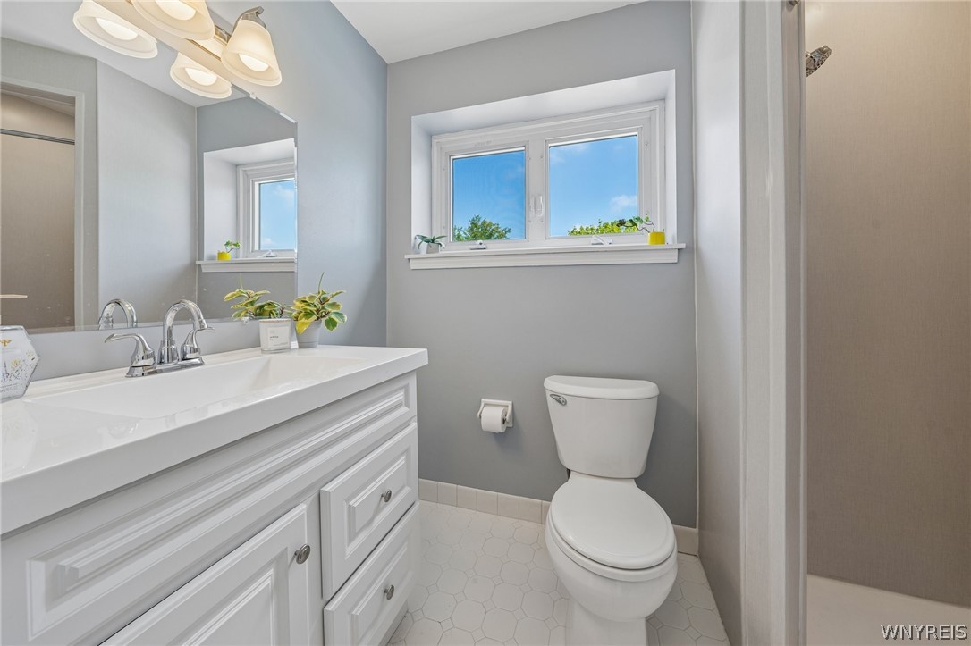1439 North Forest Road, Unit 5 Amherst, NY 14221 - Photo 18 of 30 ensuite bathroom to primary