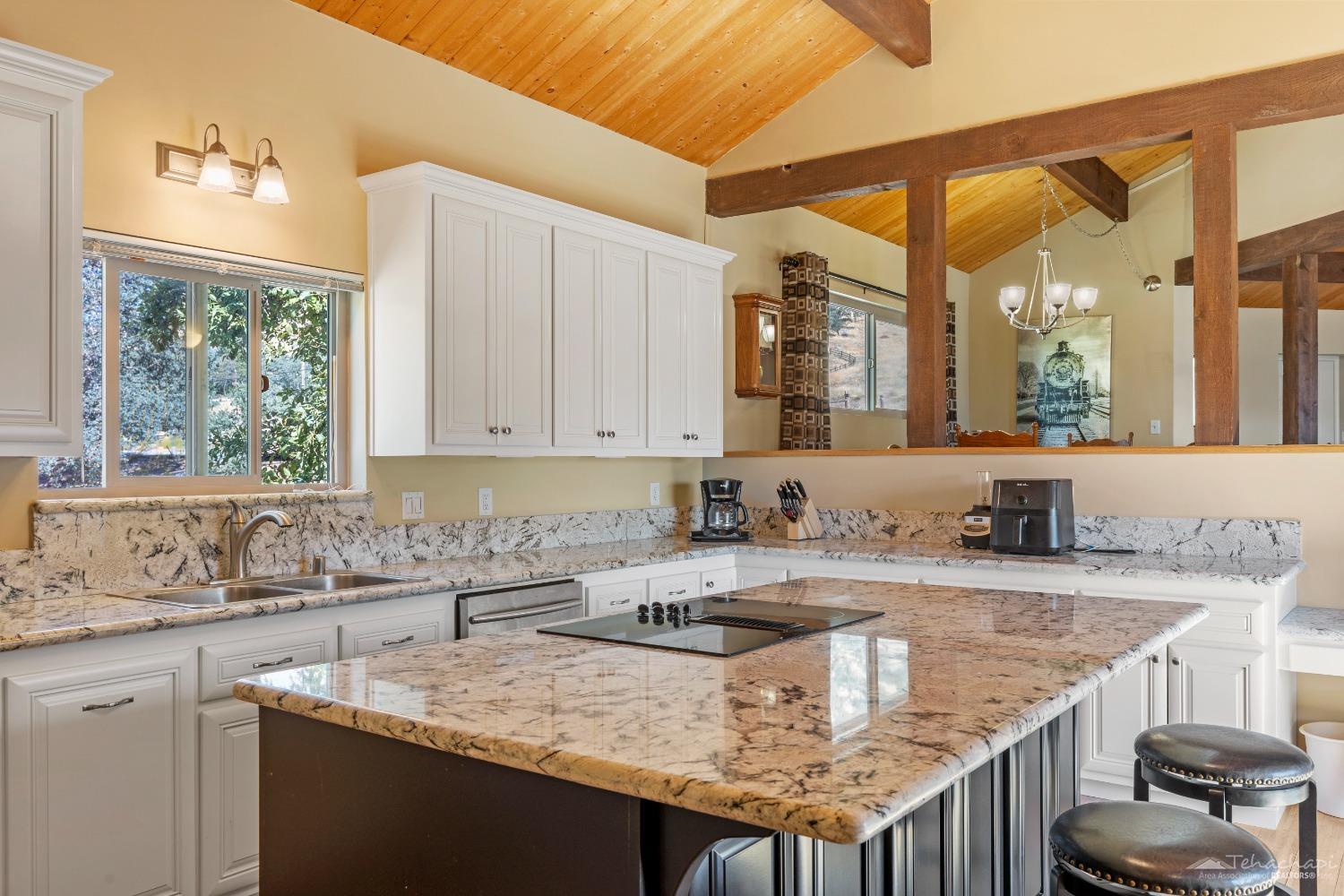 25400 Bear Valley Road Tehachapi, CA 93561 - Photo 29 of 50 Gallery Image 29
