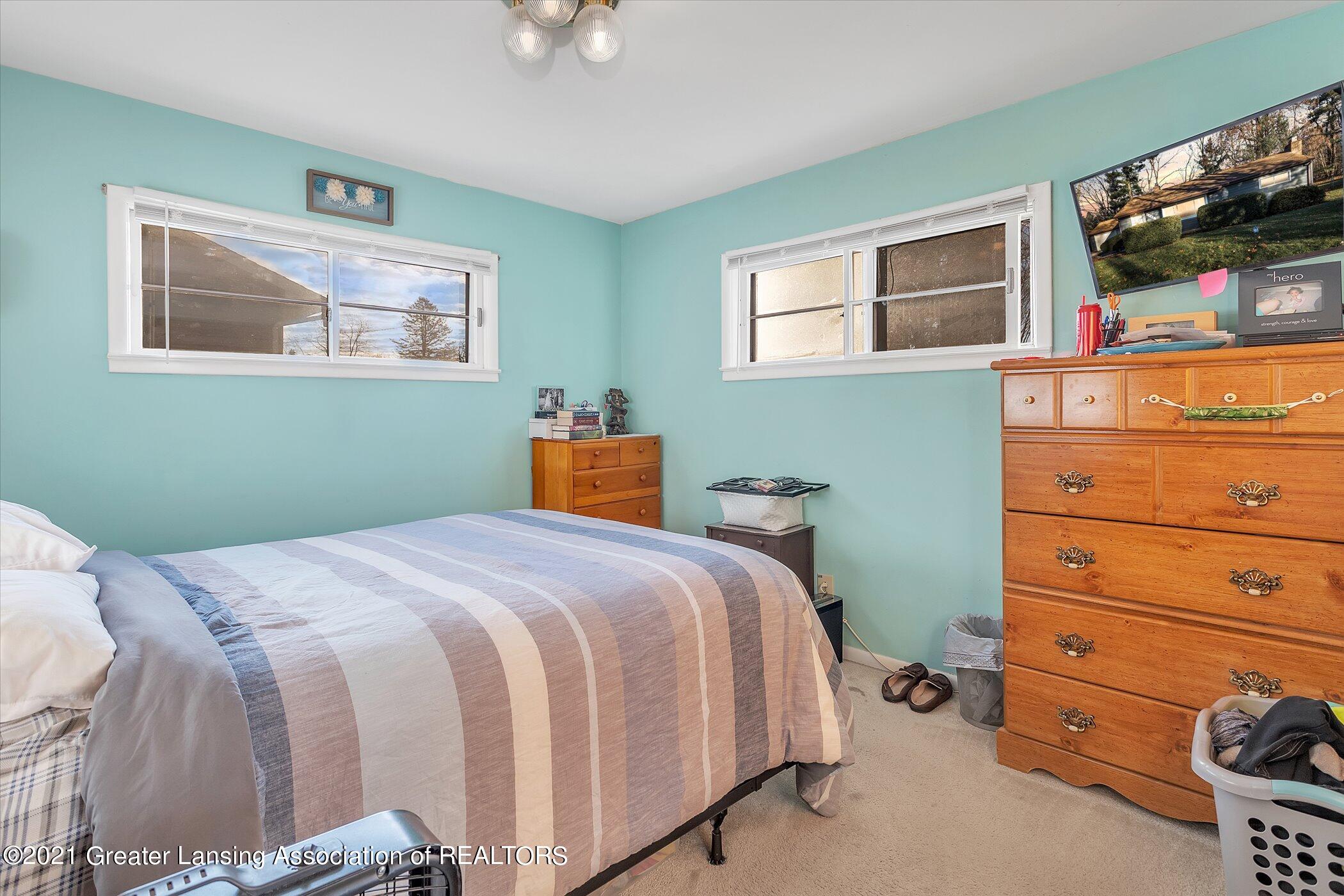 1345 Valley View Road Lansing, MI 48906 - Photo 19 of 41 19-1345 Valley View Rd-Windowstill Real
