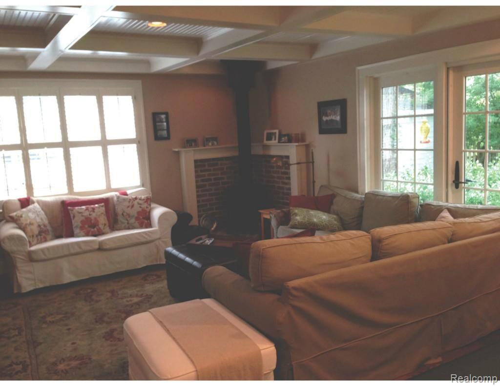 26088 German Mill Road Franklin, MI 48025 - Photo 10 of 25 Family Room w/ coiffered ceilings & recessed lighting.