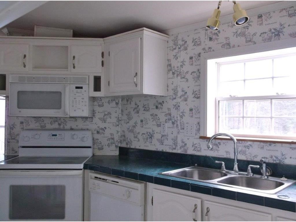 42 Hawaii Lane Rochester, NH 03867 - Photo 3 of 20