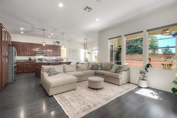 $799,000 | 628 Topaz Court, Vista, CA 92083
