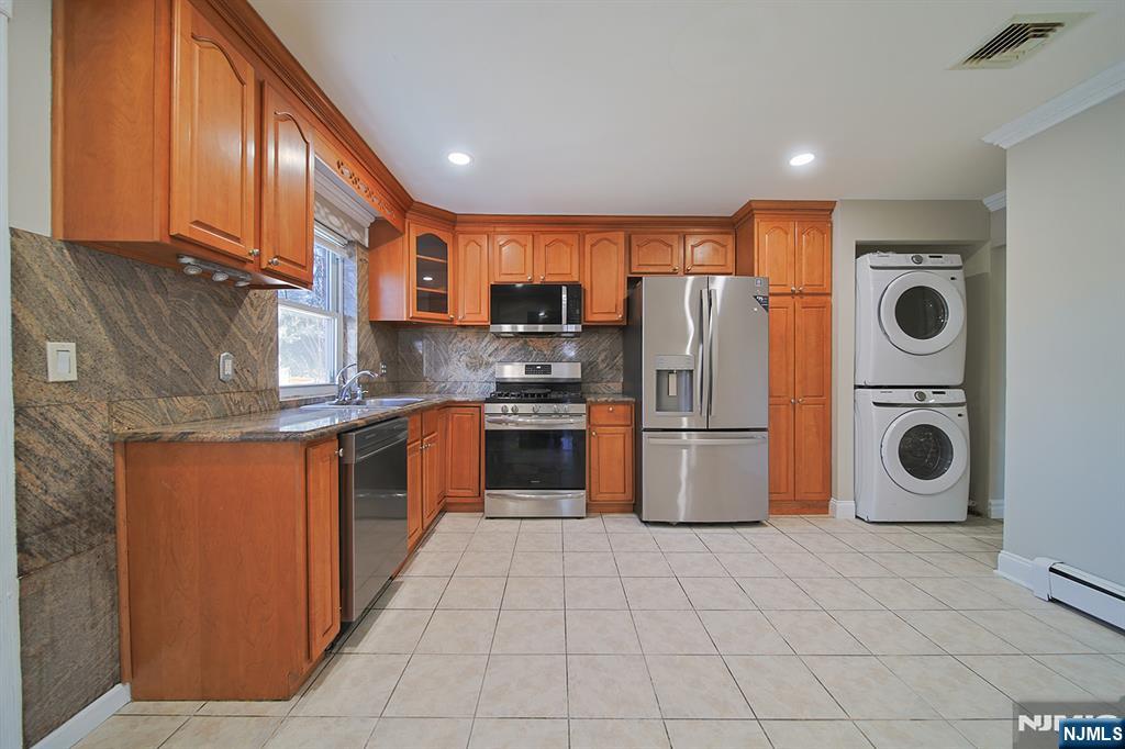 2460 1st Street Fort Lee, NJ 07024 - Photo 12 of 29