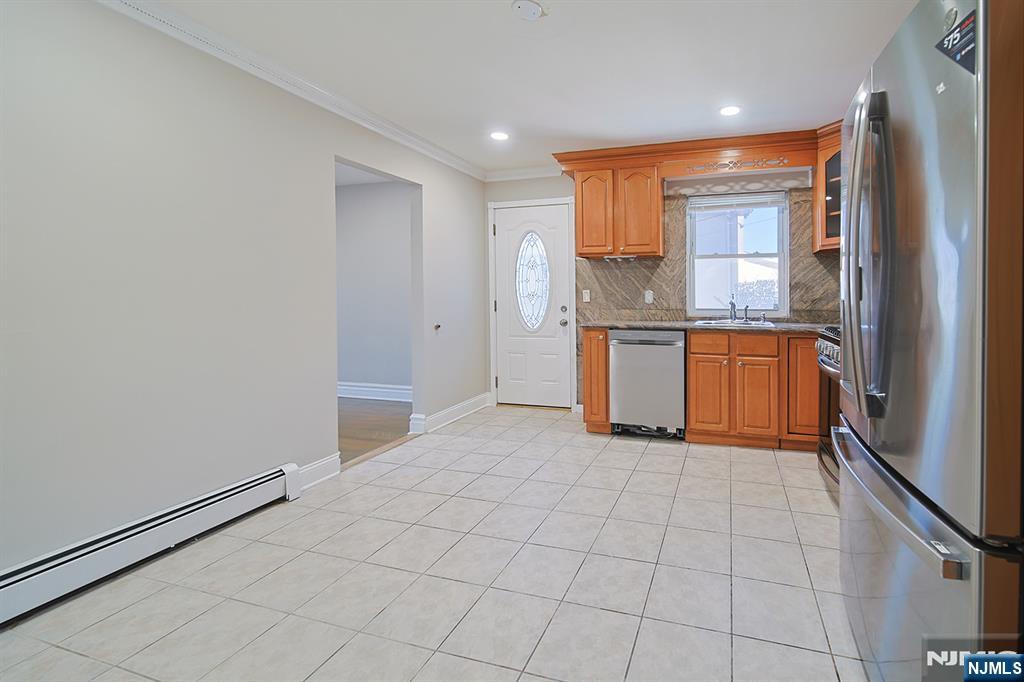 2460 1st Street Fort Lee, NJ 07024 - Photo 13 of 29