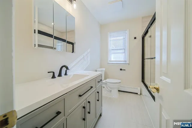 $3,900 | 2460 1st Street, Fort Lee, NJ 07024