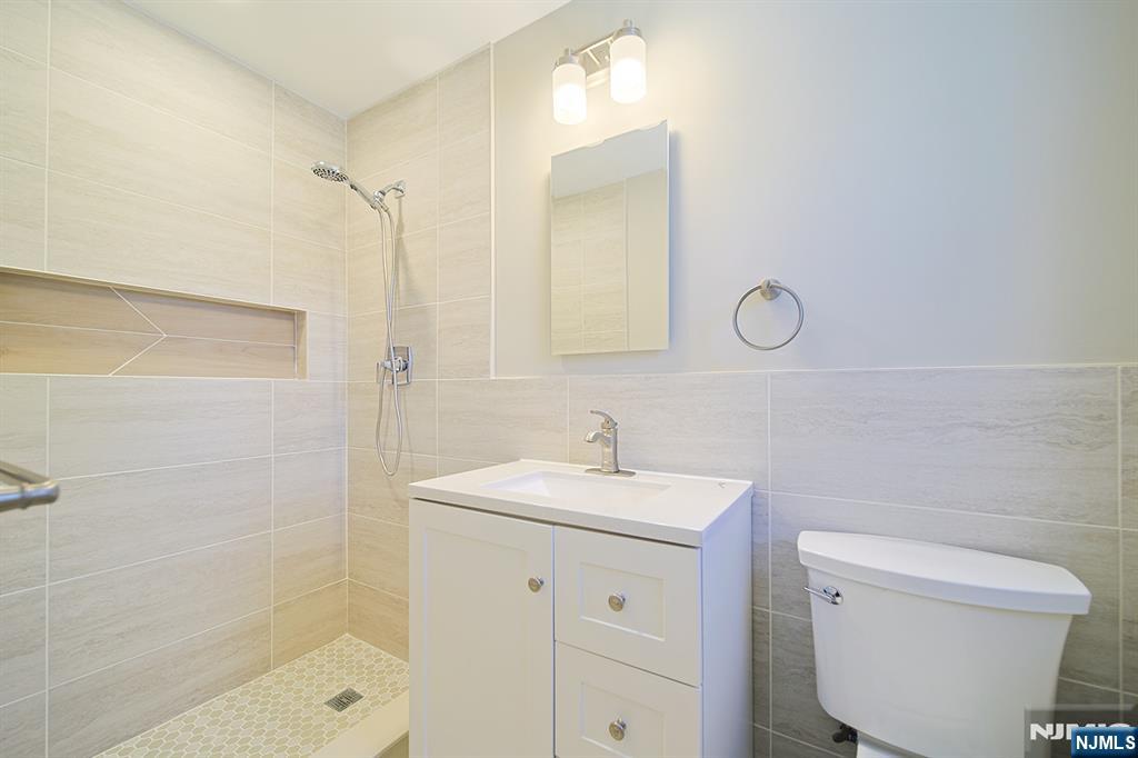 2460 1st Street Fort Lee, NJ 07024 - Photo 23 of 29