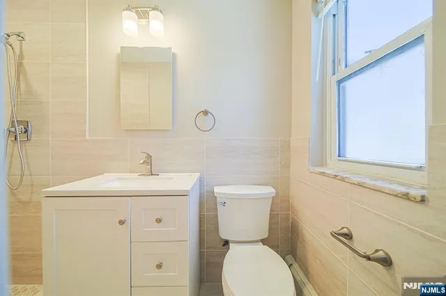 $3,900 | 2460 1st Street, Fort Lee, NJ 07024