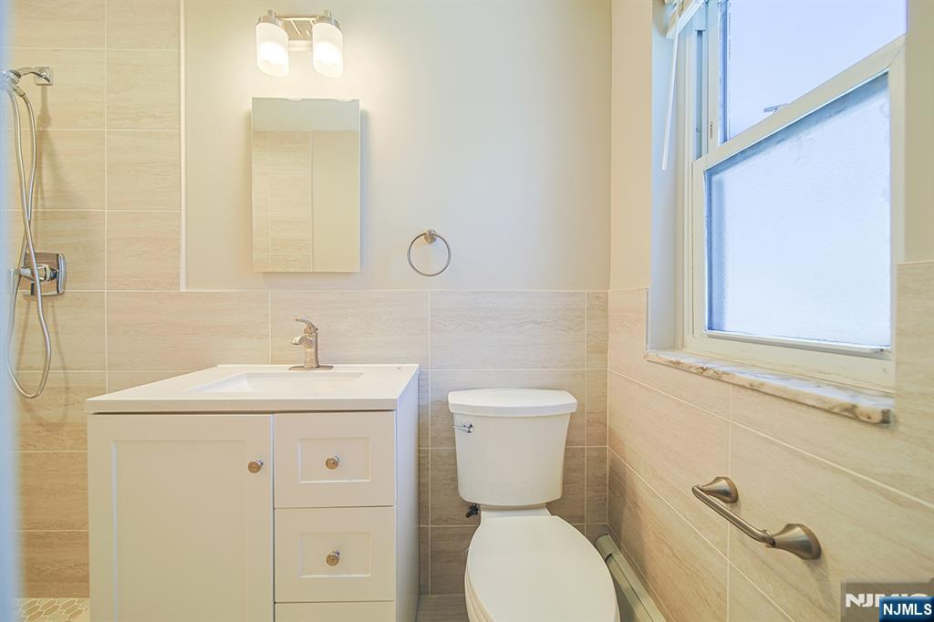 2460 1st Street Fort Lee, NJ 07024 - Photo 24 of 29