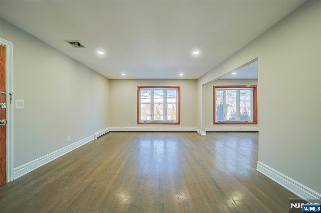 2460 1st Street Fort Lee, NJ 07024 - Photo 5 of 29